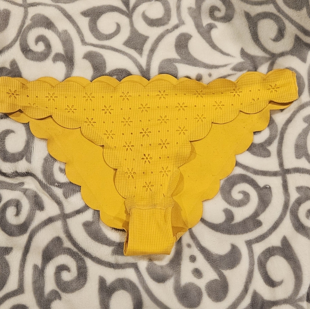 FOREVER 21 BIKINI BOTTOM! mustard yellow size large